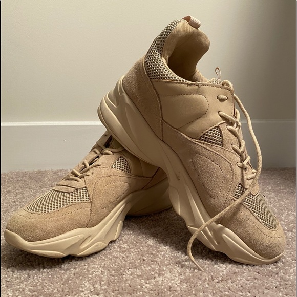 STEVE MADDEN! - Picture 2 of 4